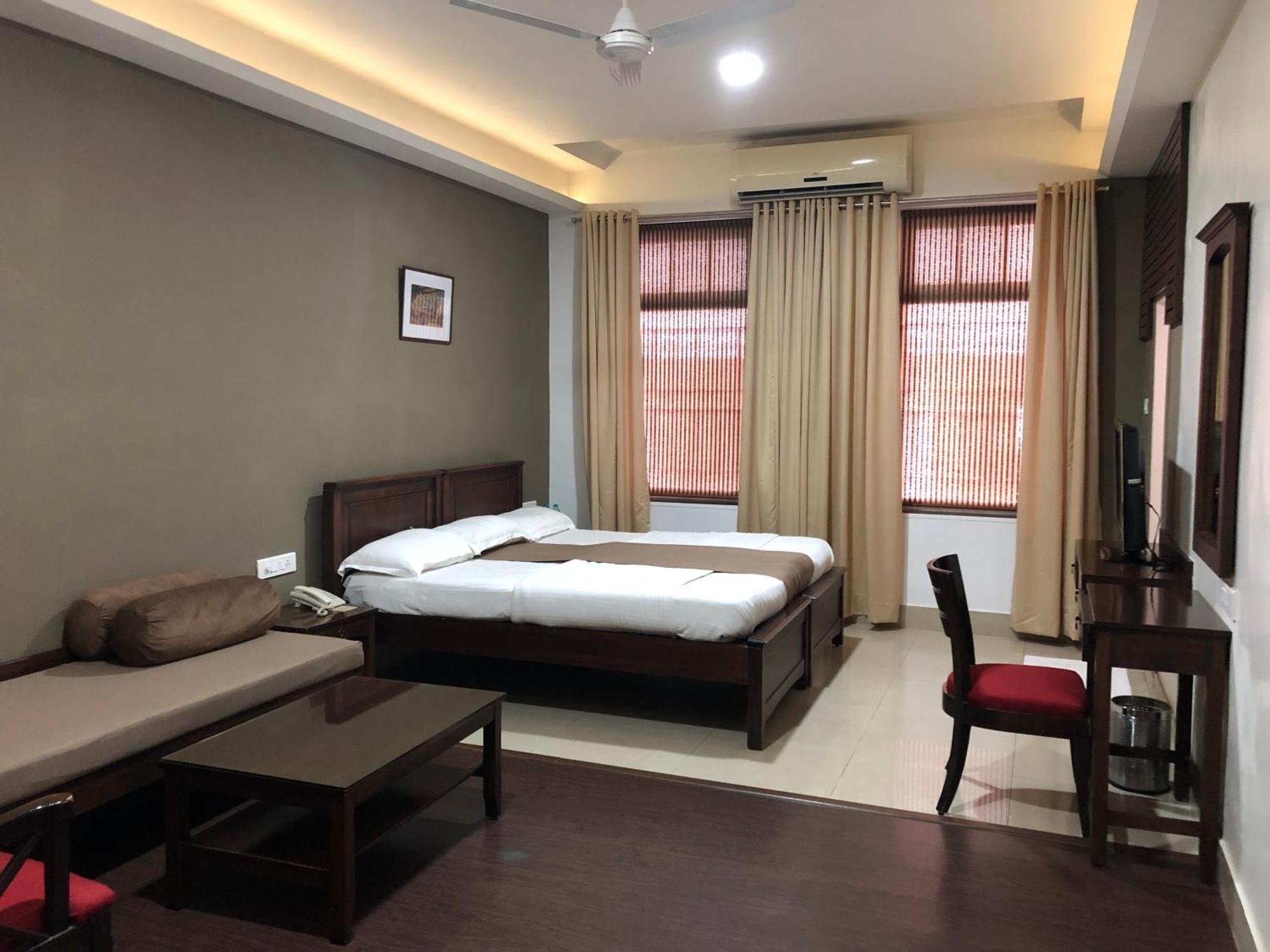 Hotel Ketan Pune Esterno foto