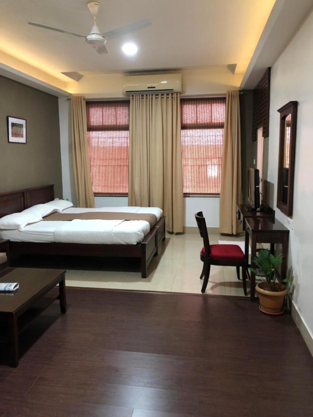 Hotel Ketan Pune Esterno foto